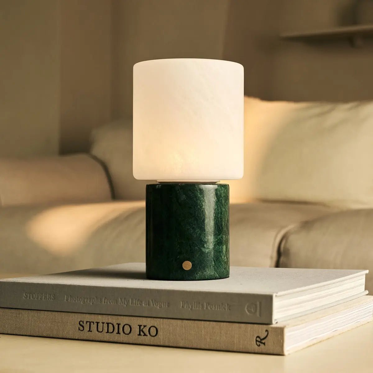 Cuyp Groen – Verde Alpi Marmer Oplaadbare Tafellamp | Draadloos, oplaadbaar via USB en tot 100 uur licht