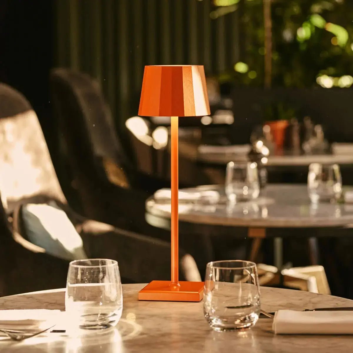 Wouter Oranjebloesem Oplaadbare Tafellamp | Draadloos opladen en batterijduur van 120 uur