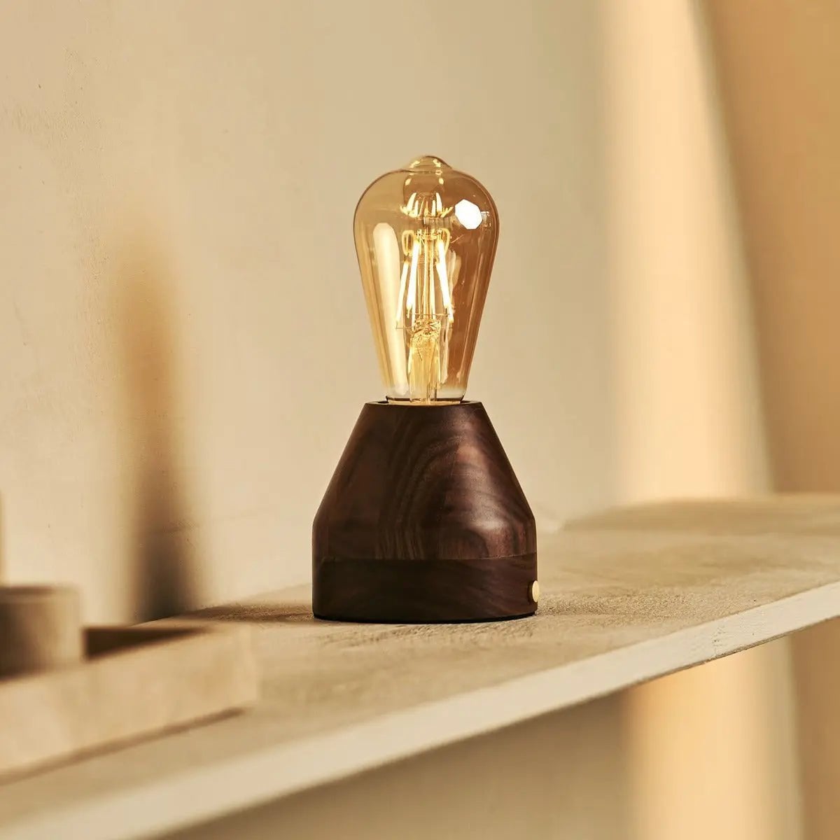 Zavi Walnoot Oplaadbare Tafellamp | LED, draadloos en batterijduur van 80 uur