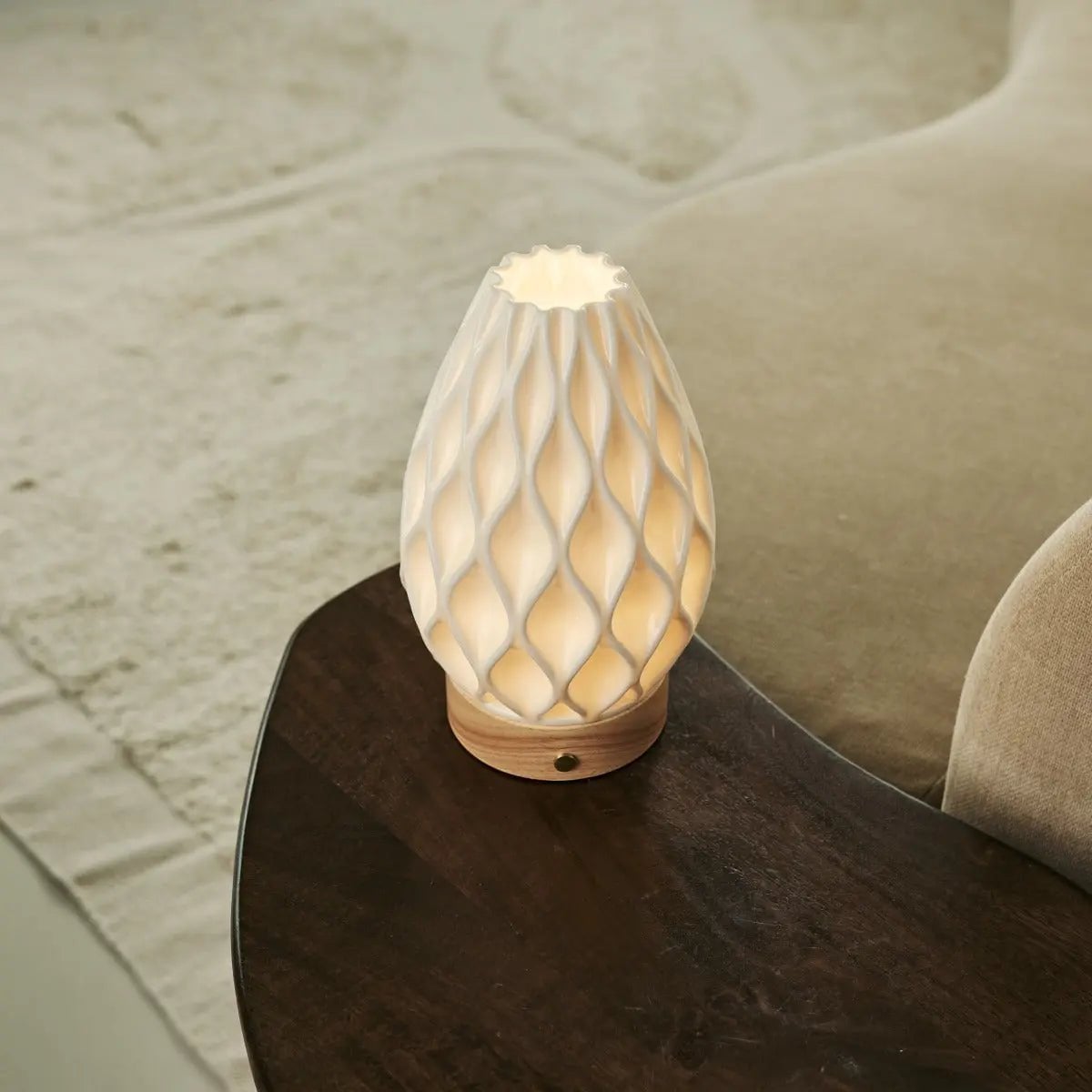 Vela Lichtbruine Houten Snoerloze Tafellamp | 3D-geprint porselein, dimbaar en batterijduur tot 100 uur