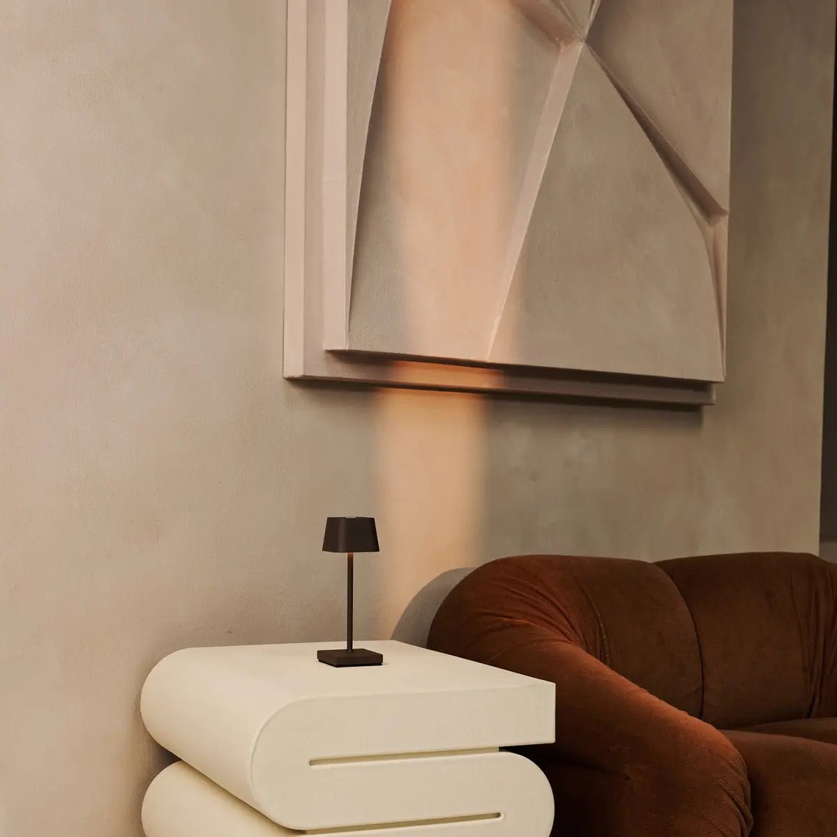 Combiset Professioneel | 8 x Sarphati Mini Mokka Bruin Oplaadbare Tafellampen & 1 x Centraal Station Oplaadstation