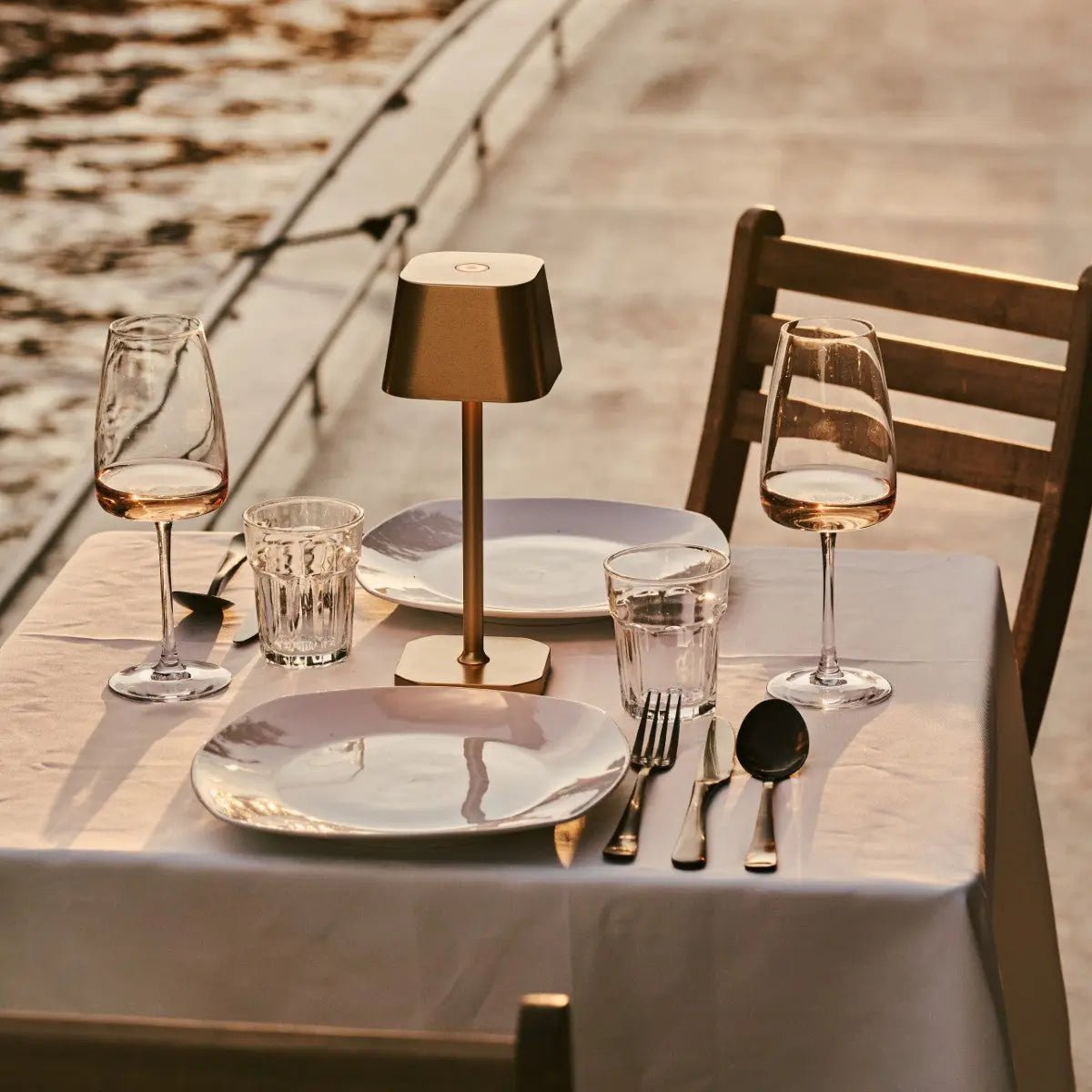 Ava Goud Oplaadbare Tafellamp | Draadloos, dimbaar en stijlvol