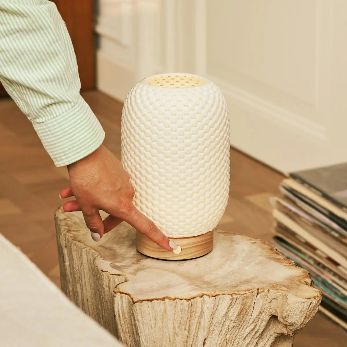 Aurora Lichtbruine Houten Snoerloze Tafellamp | 3D-geprint porselein, dimbaar en batterijduur tot 100 uur