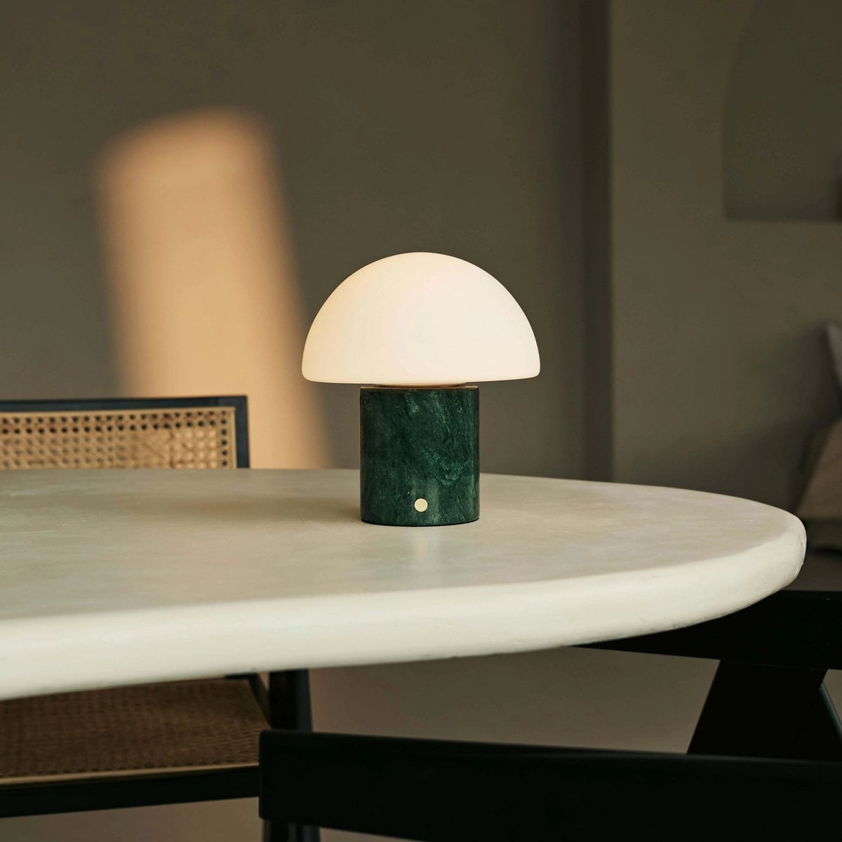Maris Groen – Marble Verde Alpi Oplaadbare Tafellamp | Klassiek, 3 lichtkleuren en dimfunctie