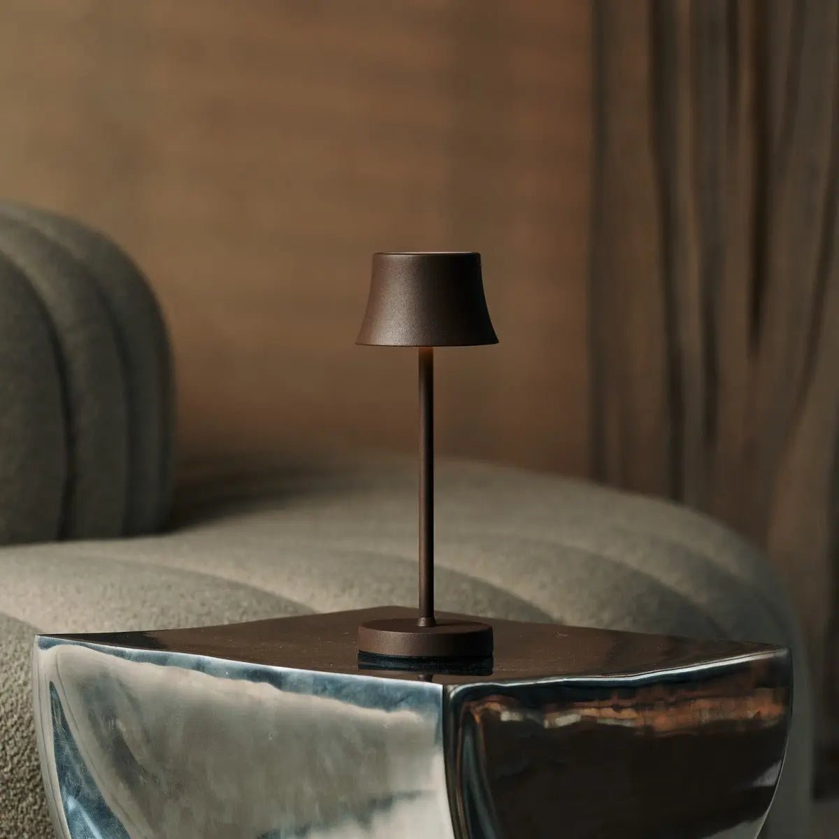 Combiset Professioneel | 8 x De Pijp Mini Mokka Bruin Oplaadbare Tafellampen & 1 x Centraal Station Oplaadstation