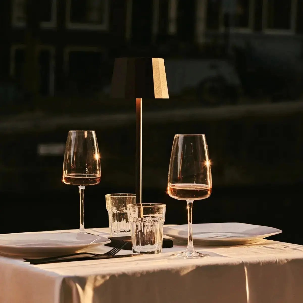 Wouter Mokka Bruin Oplaadbare Tafellamp | Draadloos opladen en batterijduur van 120 uur