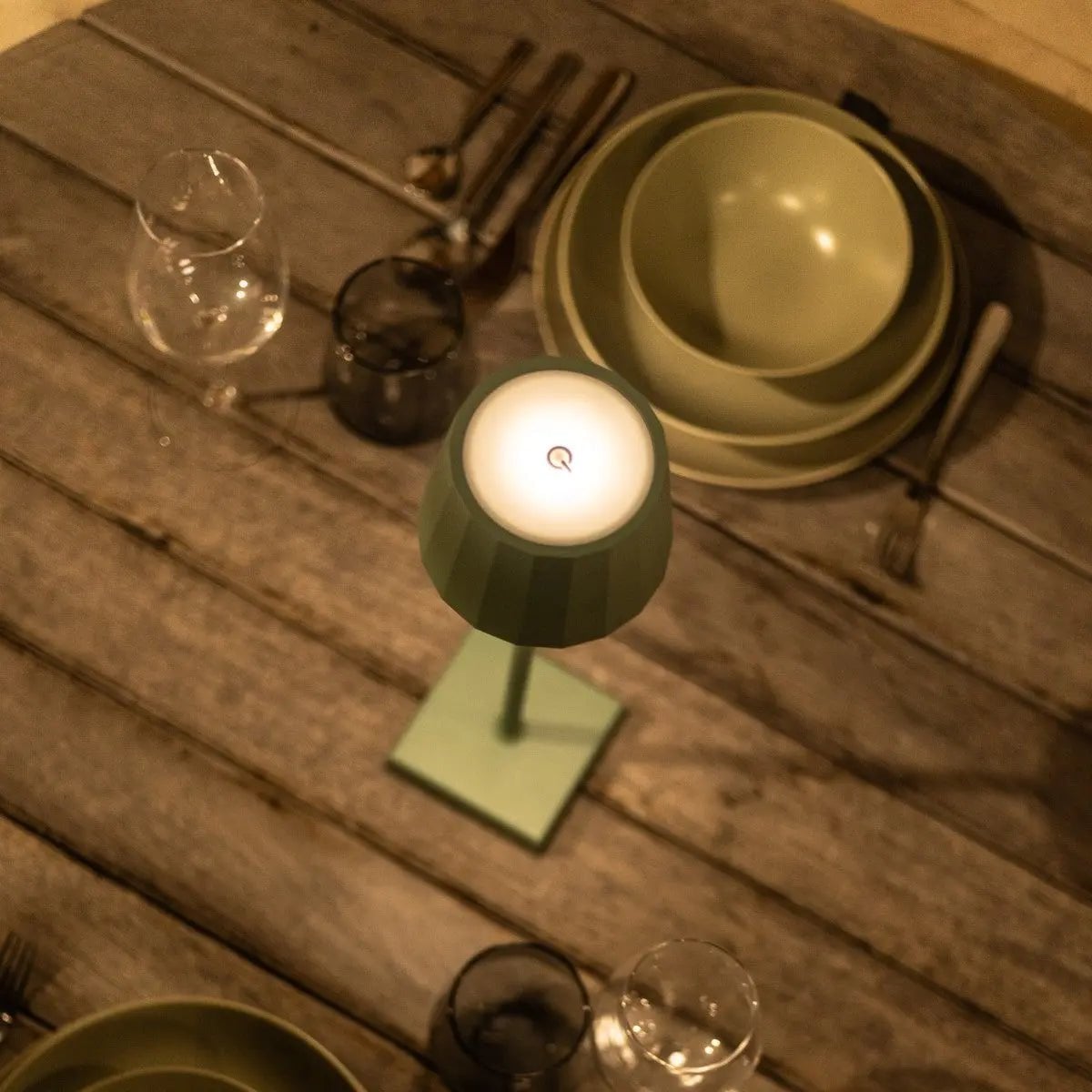 William Sage Groene Oplaadbare Tafellamp | USB-C, dimbaar, batterijduur van 120 uur