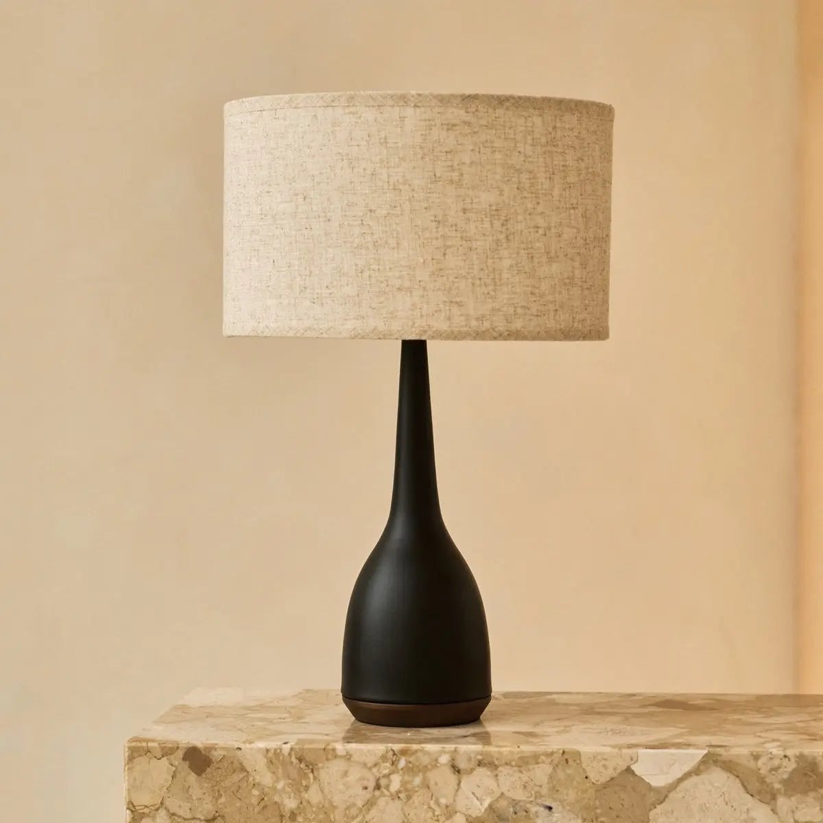 Jacob Zwarte Lamp | Beige Linnenmix Schaduw & Elegante Verlichting