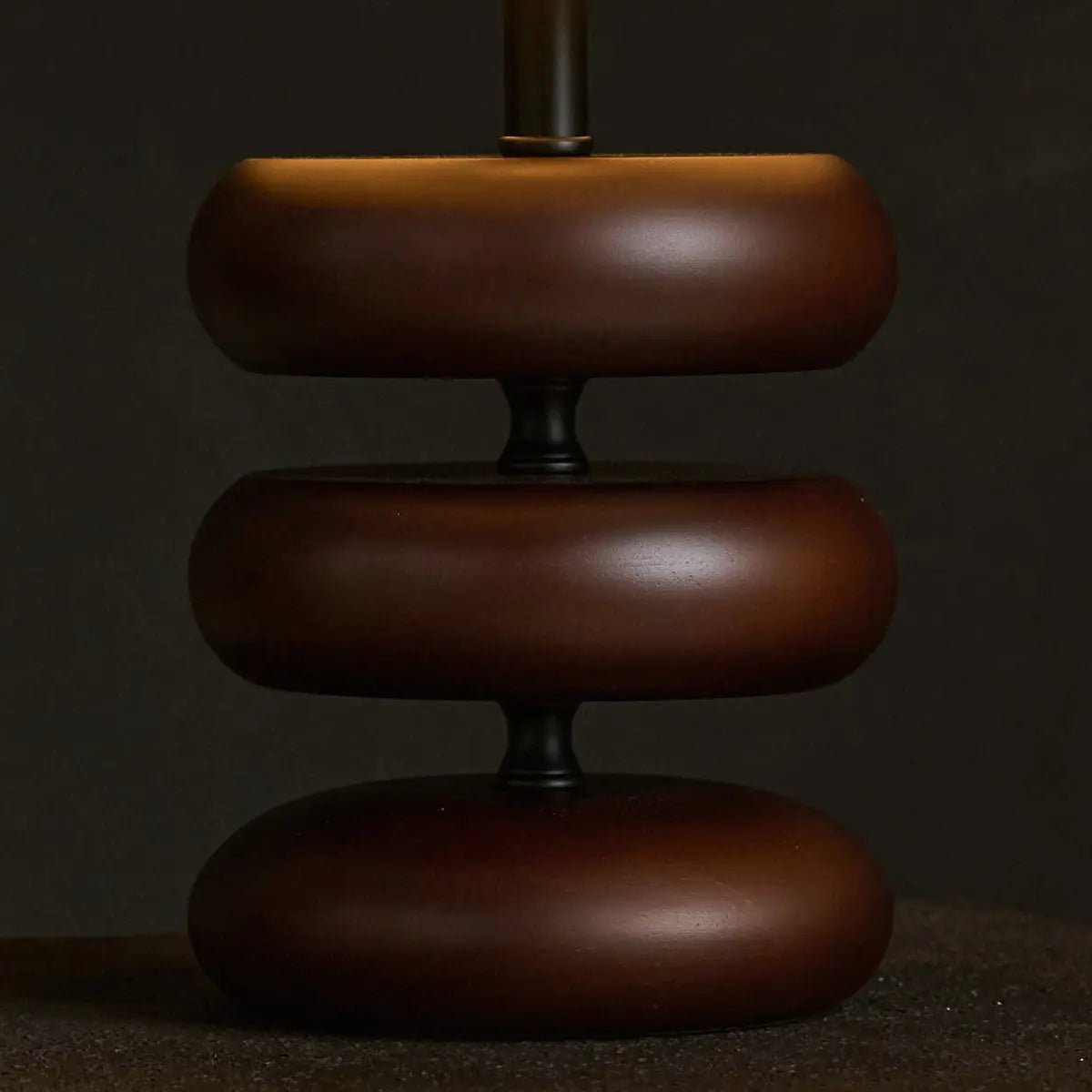 Lara Donkerbruine Houten Tafellamp Met Crème Linnen Kap | Rustieke huisverlichting