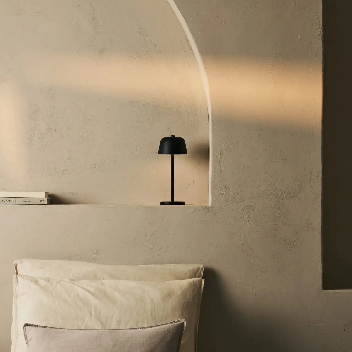 Anton Zwarte Oplaadbare Tafellamp | Stijlvolle en draadloze verlichting