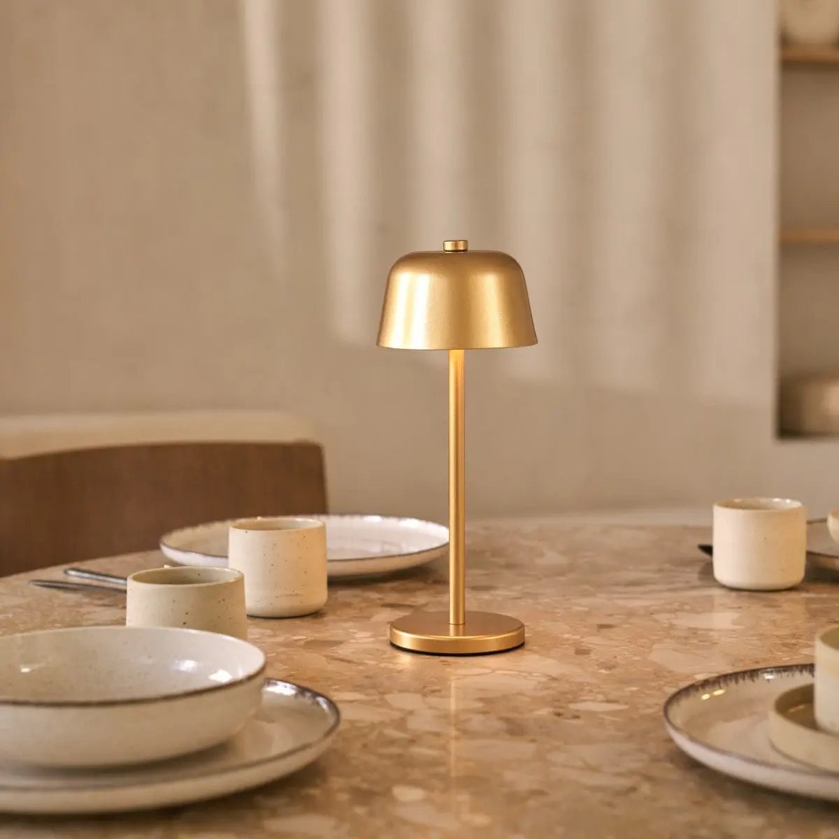 Anton Goud Oplaadbare Tafellamp | Strakke en draadloze verlichting