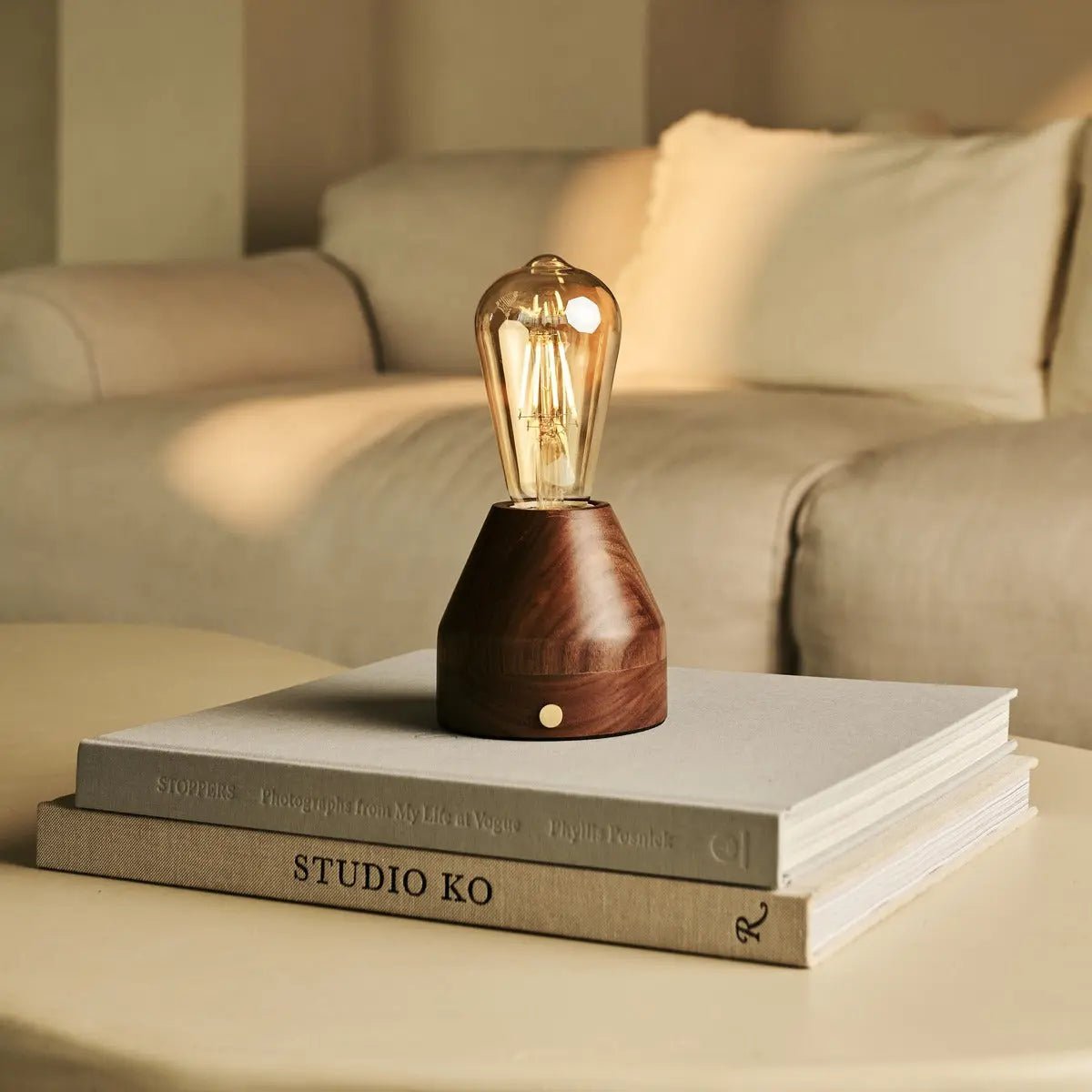 Zavi Walnoot Oplaadbare Tafellamp | LED, draadloos en batterijduur van 80 uur