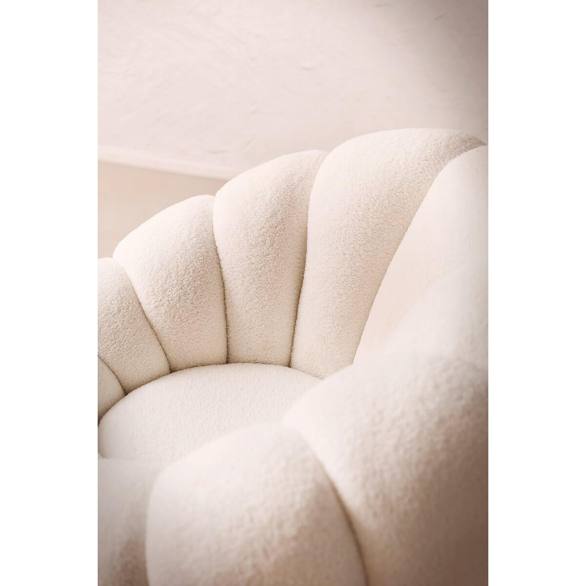 Armchair and stool set made of white teddy fur - SalesFever