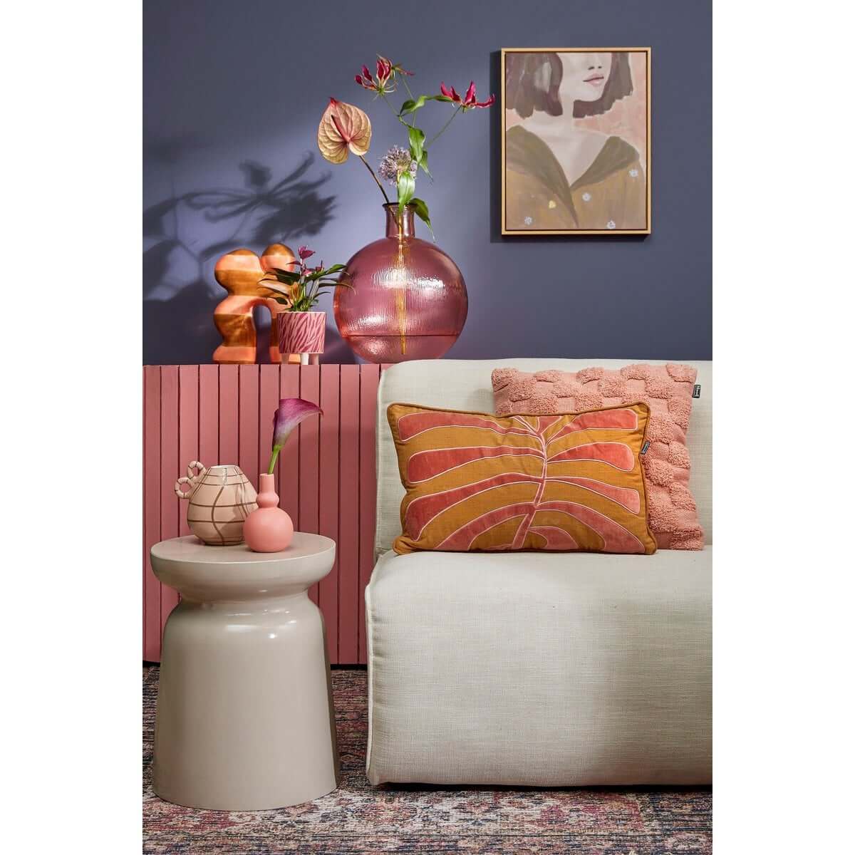 Stage bijzettafel cement beige - rond met sculpturale vorm - Ø 35 × 45 cm