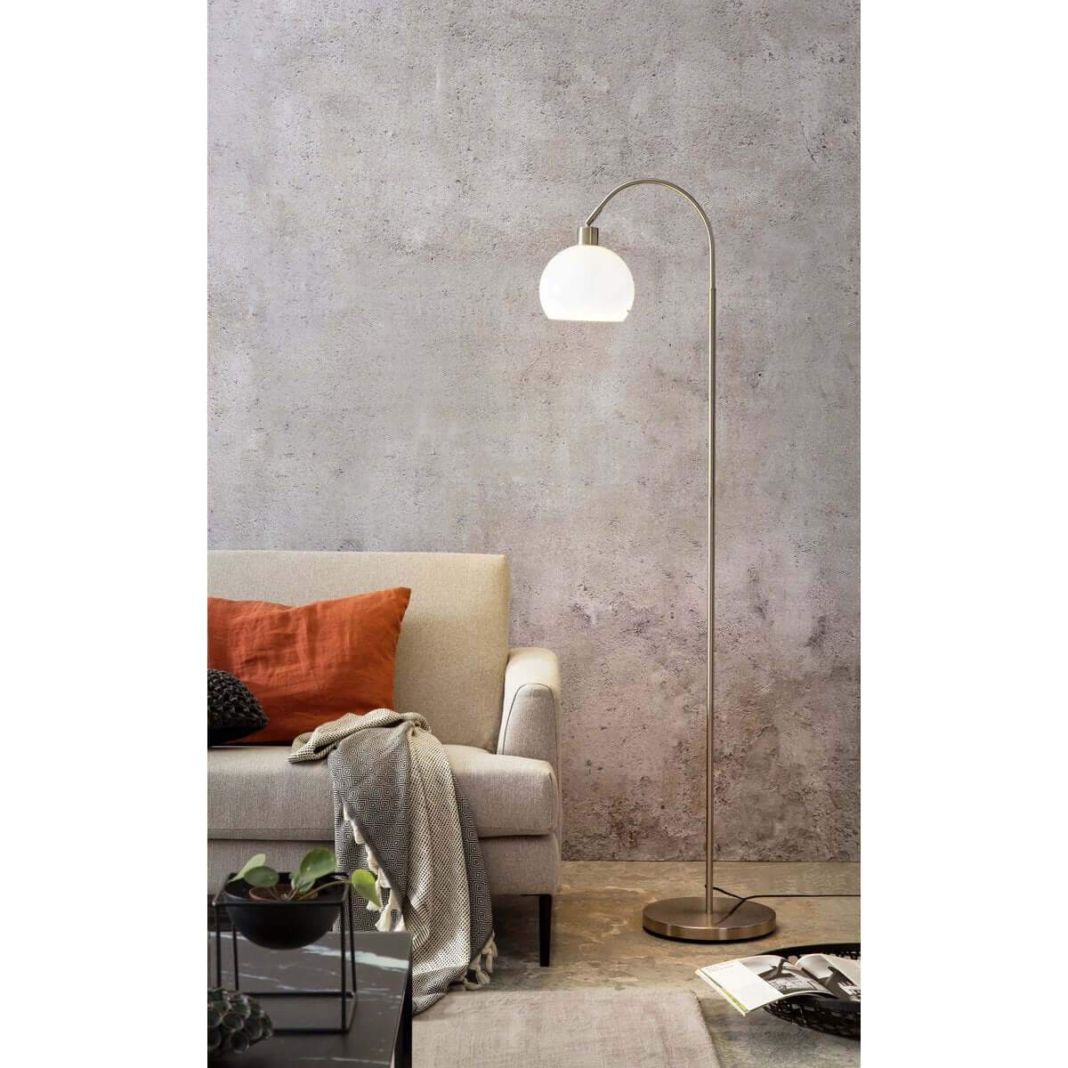 Metal floor lamp with plastic shade - SalesFever