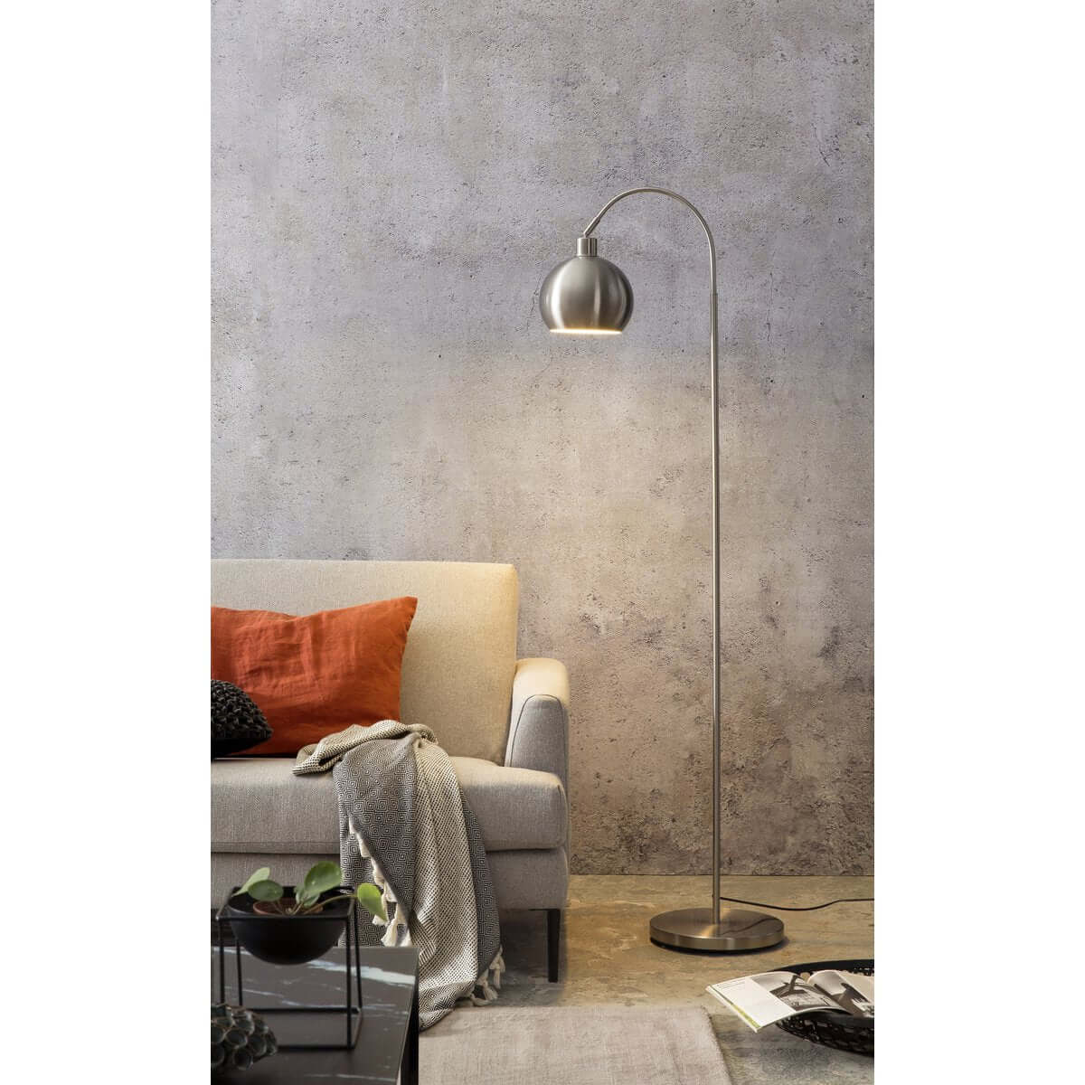 Floor lamp made of metal with a stainless steel finish - SalesFever