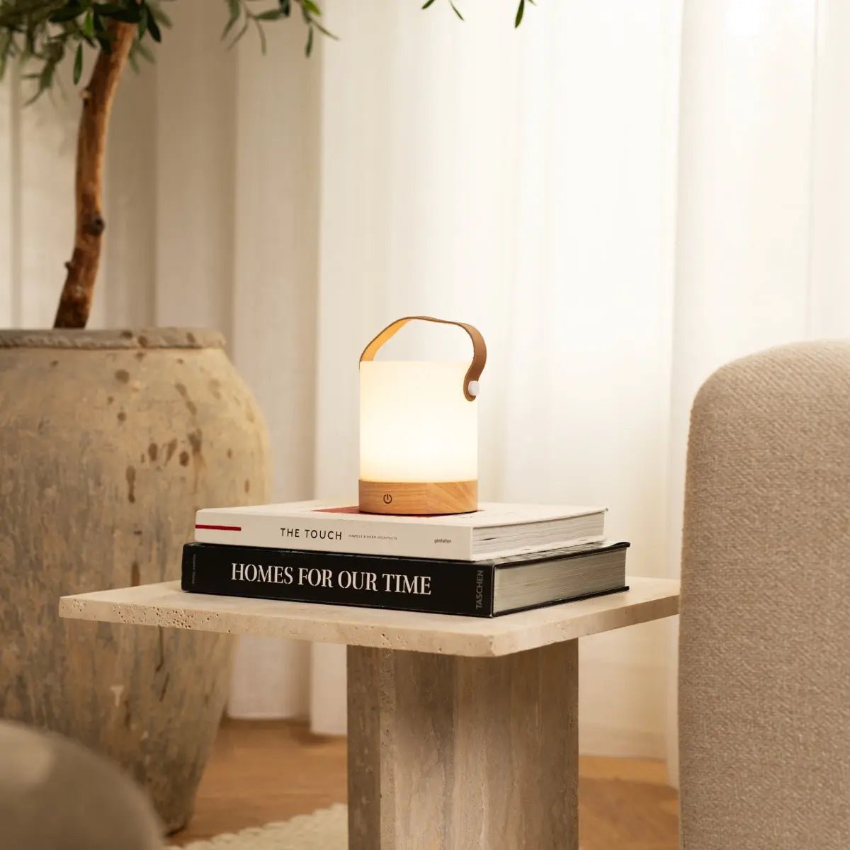 Avery Lichtbruine Oplaadbare Houten Tafellamp | Leren band, draadloos en dimbaar