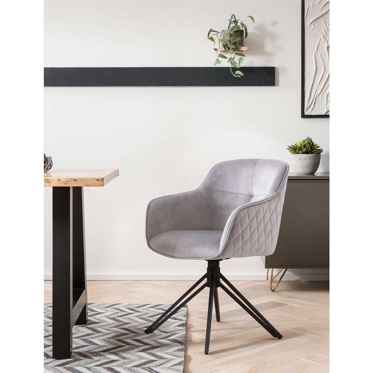 Draaistoel Lichtgrijs met Zwart Metalen Frame – Fluweel & Honingraatstikse - SalesFever - Casanovio