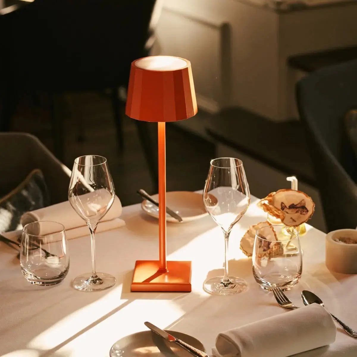 Wouter Oranjebloesem Oplaadbare Tafellamp | Draadloos opladen en batterijduur van 120 uur