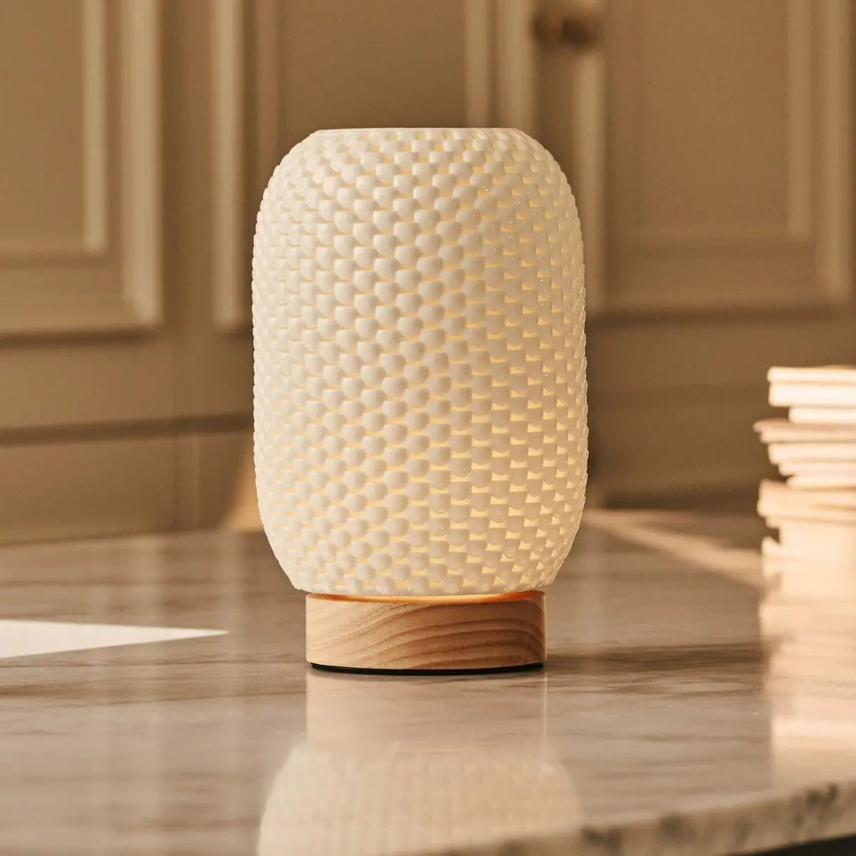 Aurora Lichtbruine Houten Snoerloze Tafellamp | 3D-geprint porselein, dimbaar en batterijduur tot 100 uur