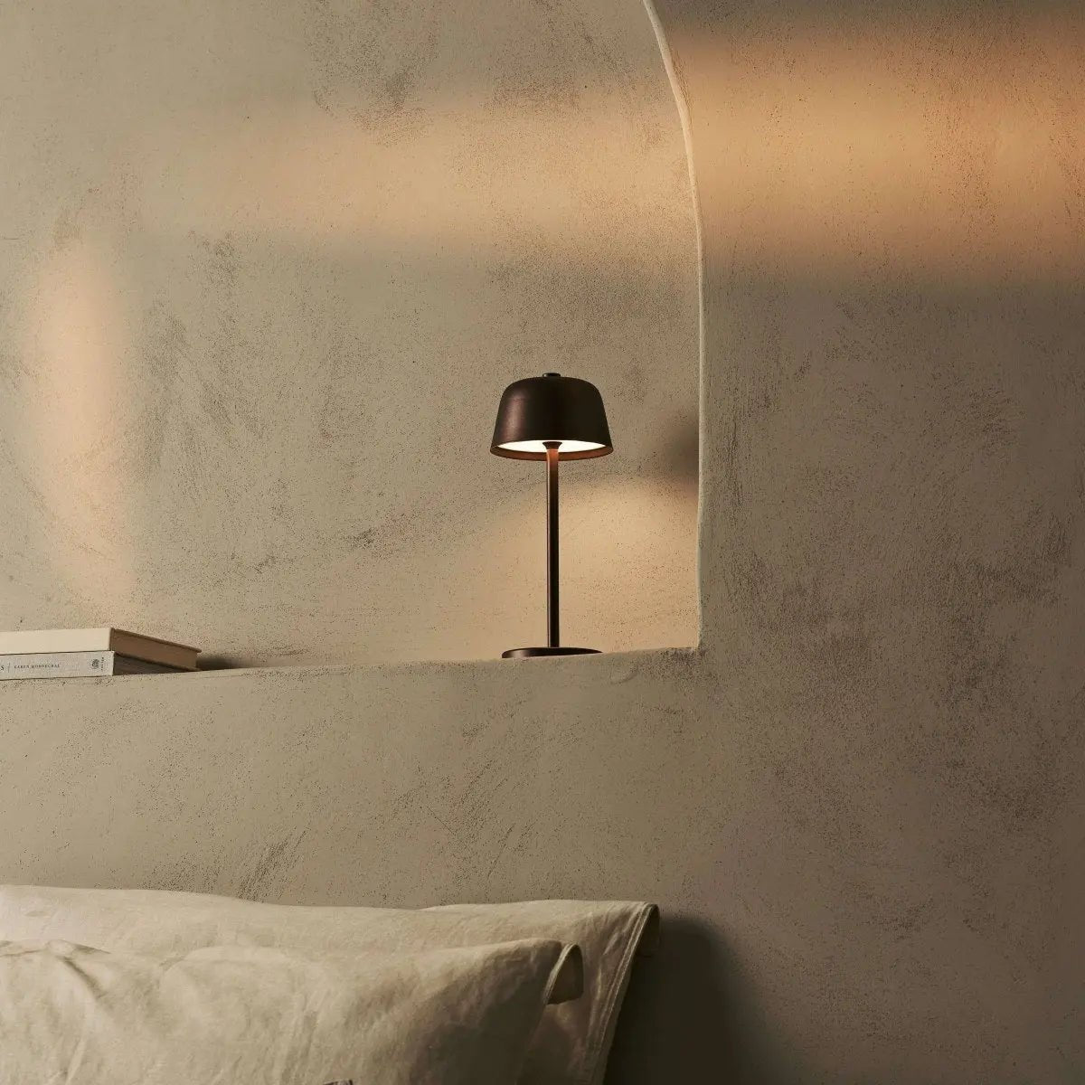 Anton Espresso Brown oplaadbare tafellamp | Stijlvolle en draadloze verlichting