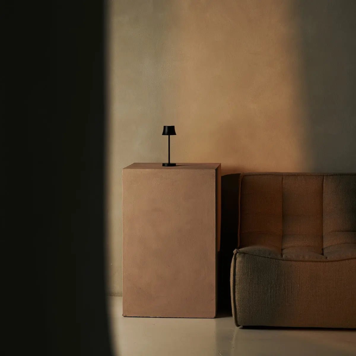 Combiset Professioneel | 4 x De Pijp Mini Midnight Black oplaadbare tafellampen en 1 x Amstel laadstation