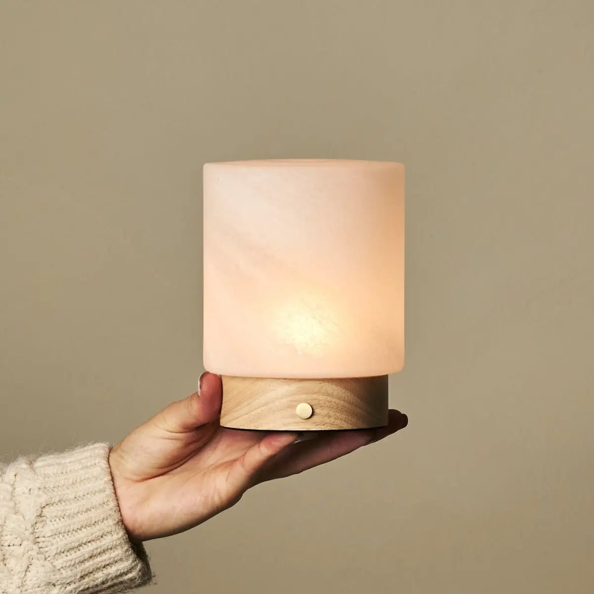 Pien Lichtbruine Houten Tafellamp | Oplaadbaar, dimbaar en batterijduur tot 100 uur