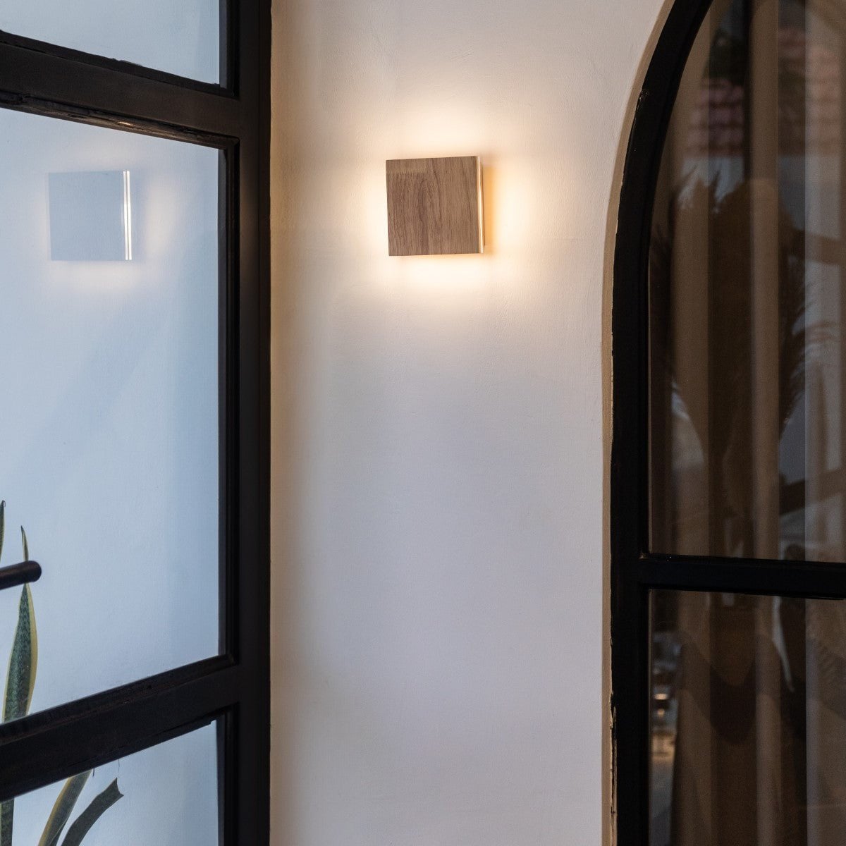 Lane Light Bruin Snoerloze Wandlamp | Oplaadbaar en dimbaar ontwerp