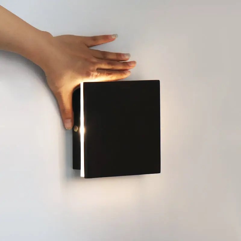 Lane Black draadloze wandlamp – Oplaadbare en dimbare lamp van natuurlijk hout