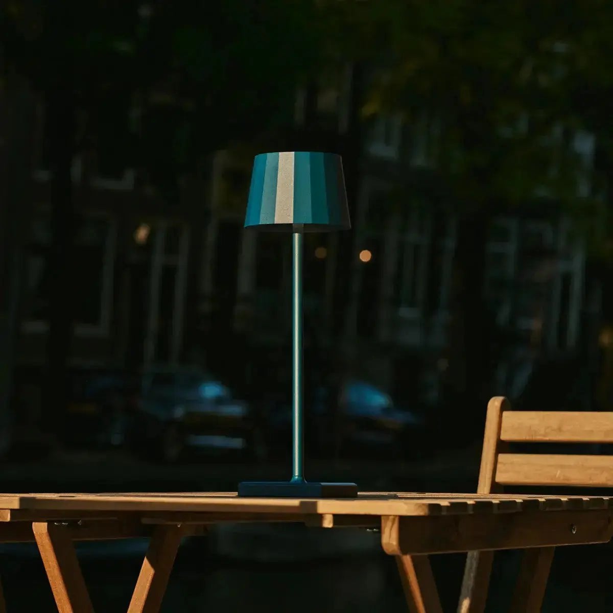 Wouter Delfts Blauw Oplaadbare Tafellamp | Draadloos opladen en batterijduur van 120 uur