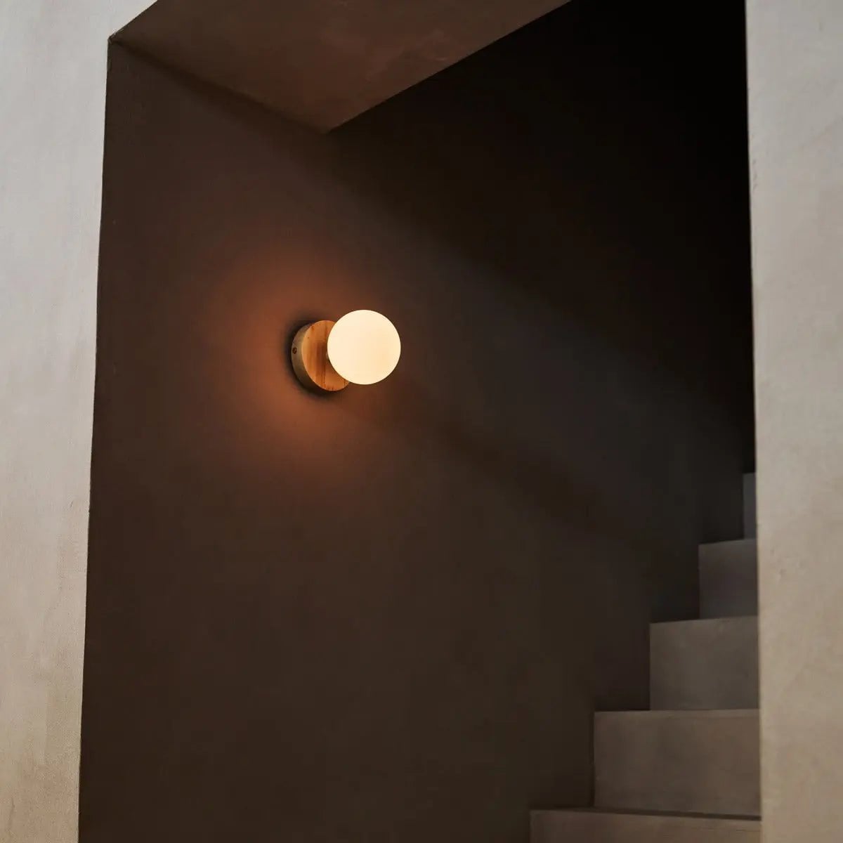 Richella Lichtbruine Houten & Glazen Wandlamp | Oplaadbaar en draadloos