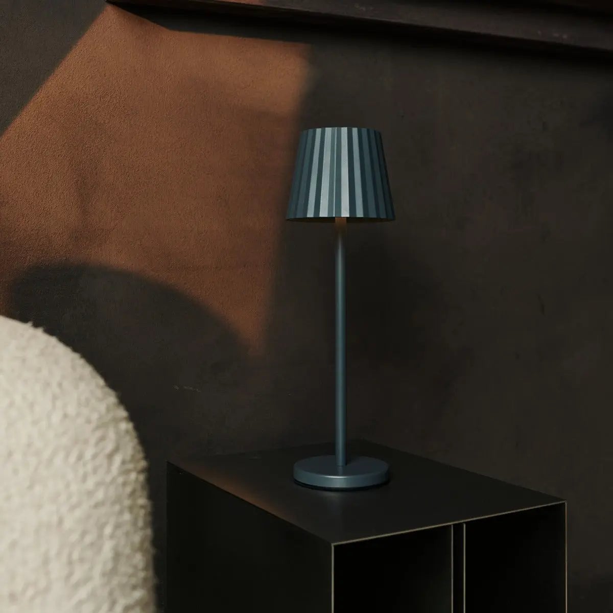 Combiset Professioneel | 8 x May steengrijze oplaadbare tafellampen en 1 x laadstation voor het Central Station