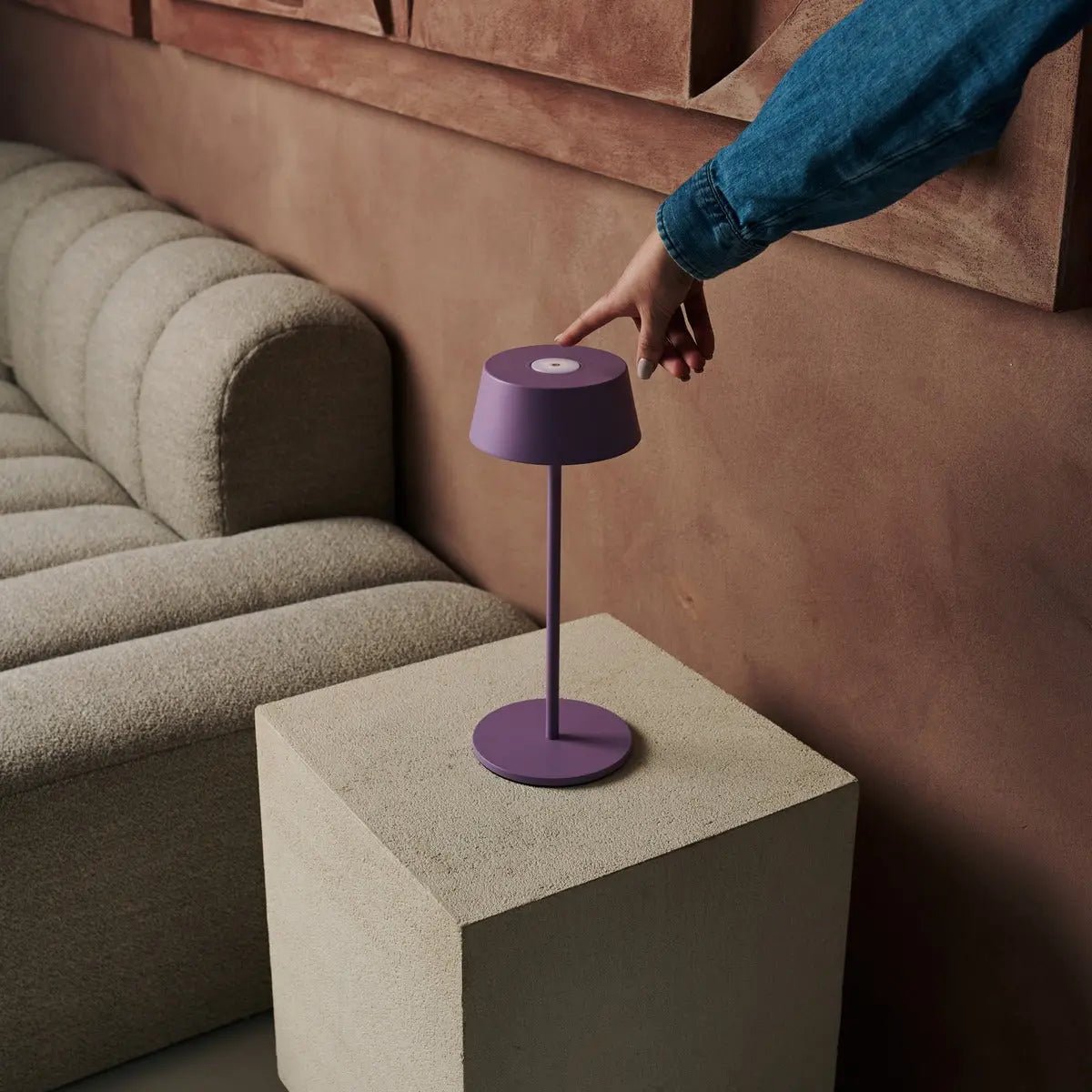 Hugo Violet Lila Oplaadbare Tafellamp | Stijlvolle, dimbare lamp en draadloos