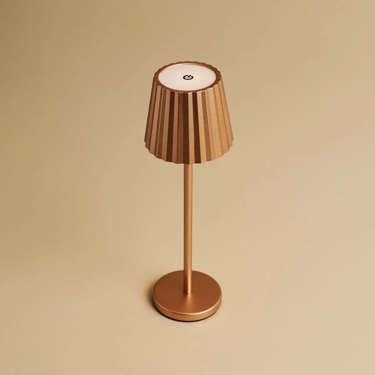 Combiset Professioneel | 4 x Maya koperen oplaadbare tafellampen en 1 x Amstel laadstation