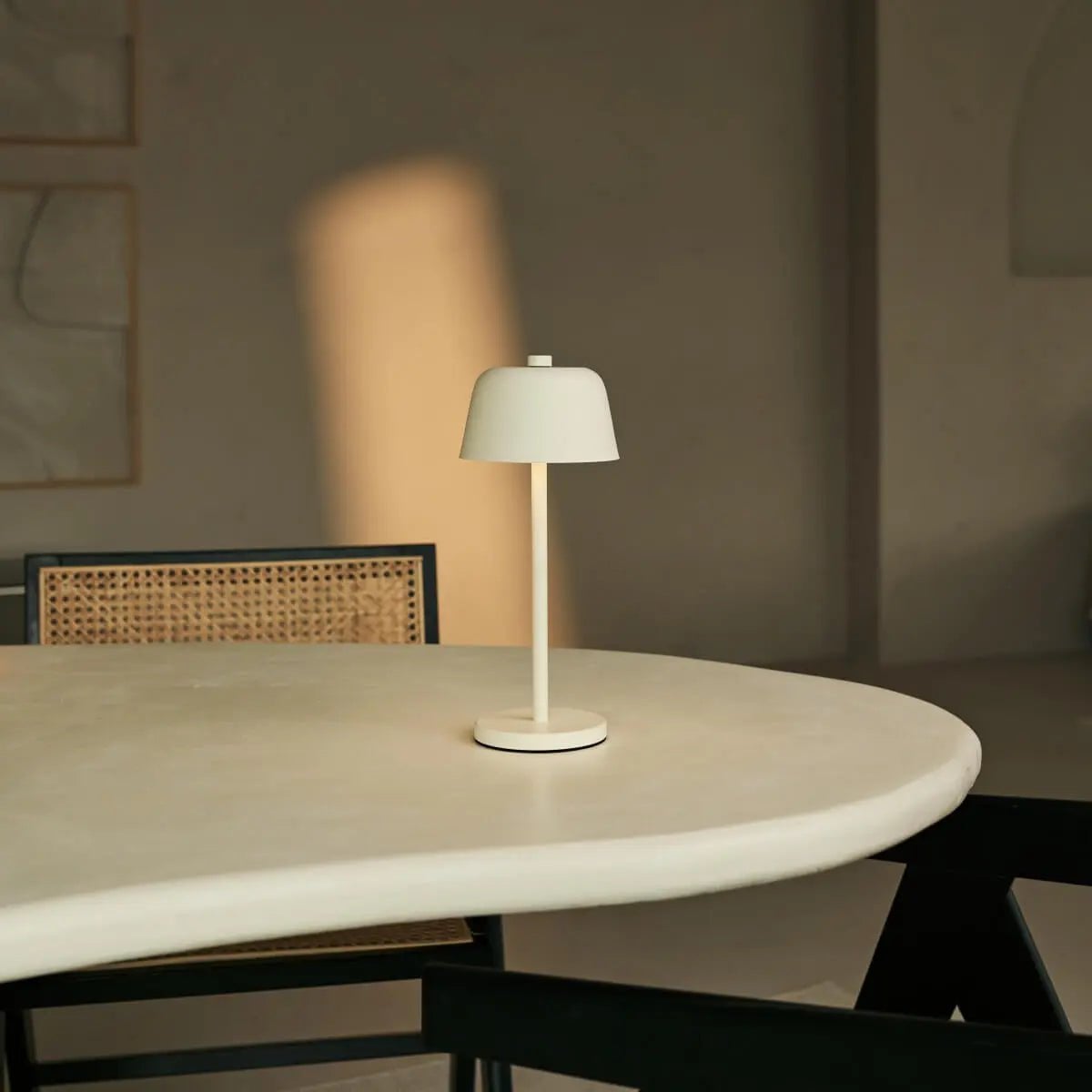 Anton vanille oplaadbare tafellamp | Stijlvolle en draadloze verlichting