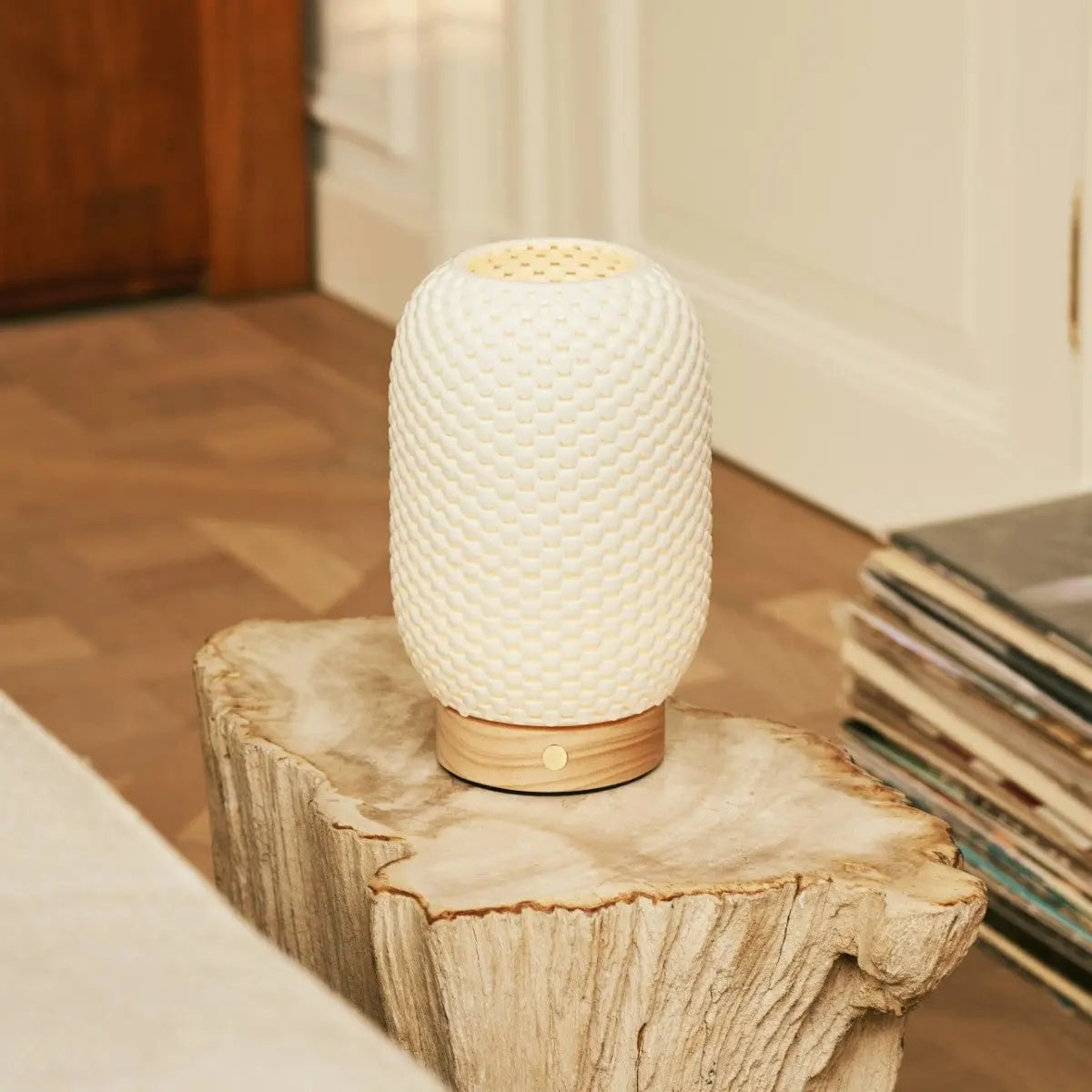 Aurora Lichtbruine Houten Snoerloze Tafellamp | 3D-geprint porselein, dimbaar en batterijduur tot 100 uur