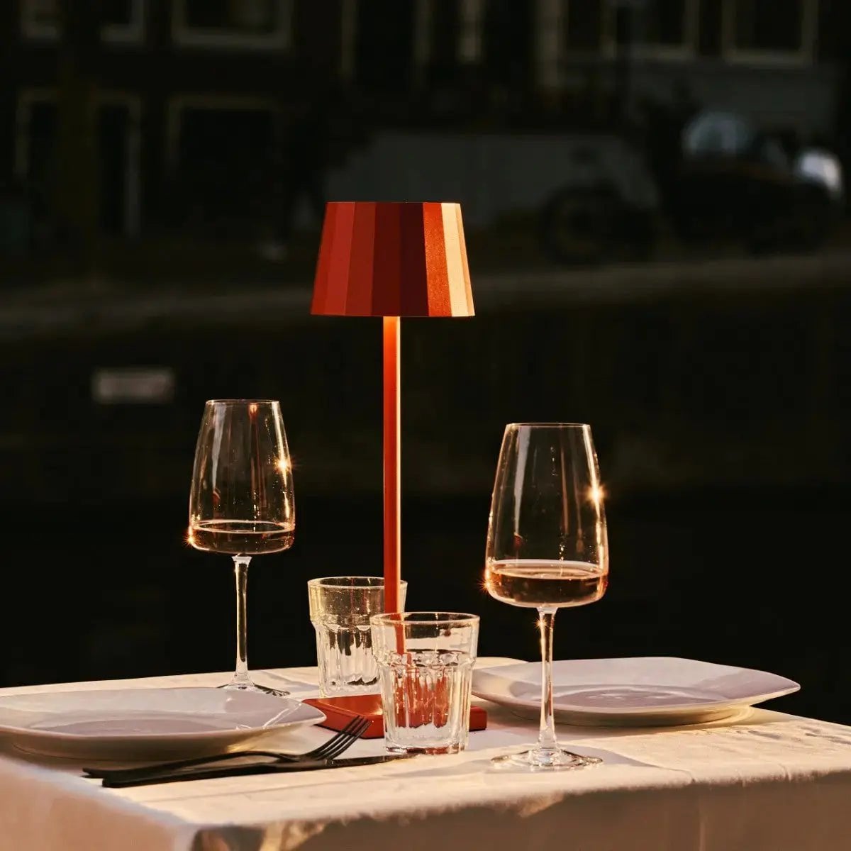 Combiset Professioneel | 4 x Wouter Blossom Oranje Oplaadbare Tafellampen & 1 x Amstel Oplaadstation