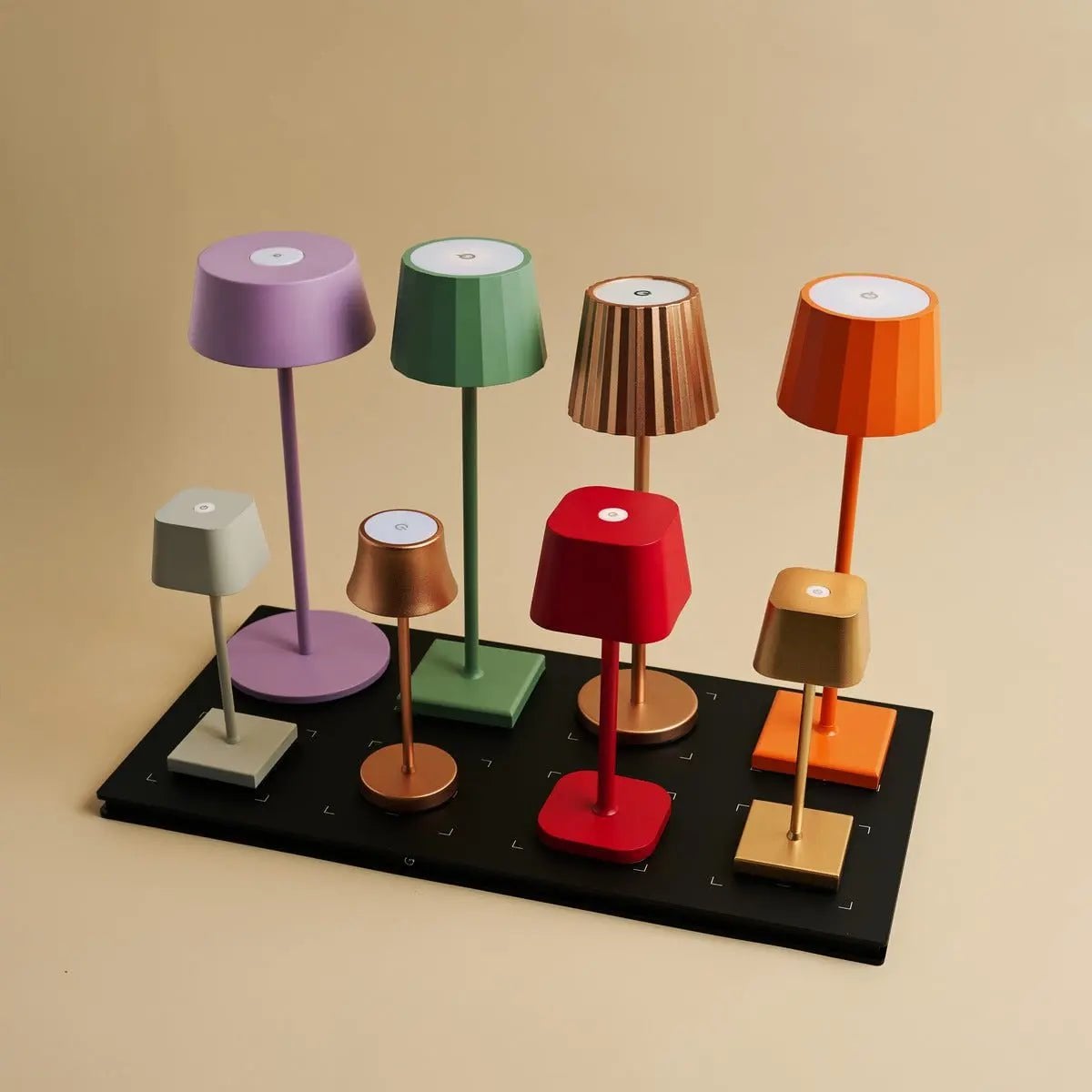 Combiset Professioneel | 8 x Wouter Mokka Bruin Oplaadbare Tafellampen & 1 x Centraal Station Oplaadstation