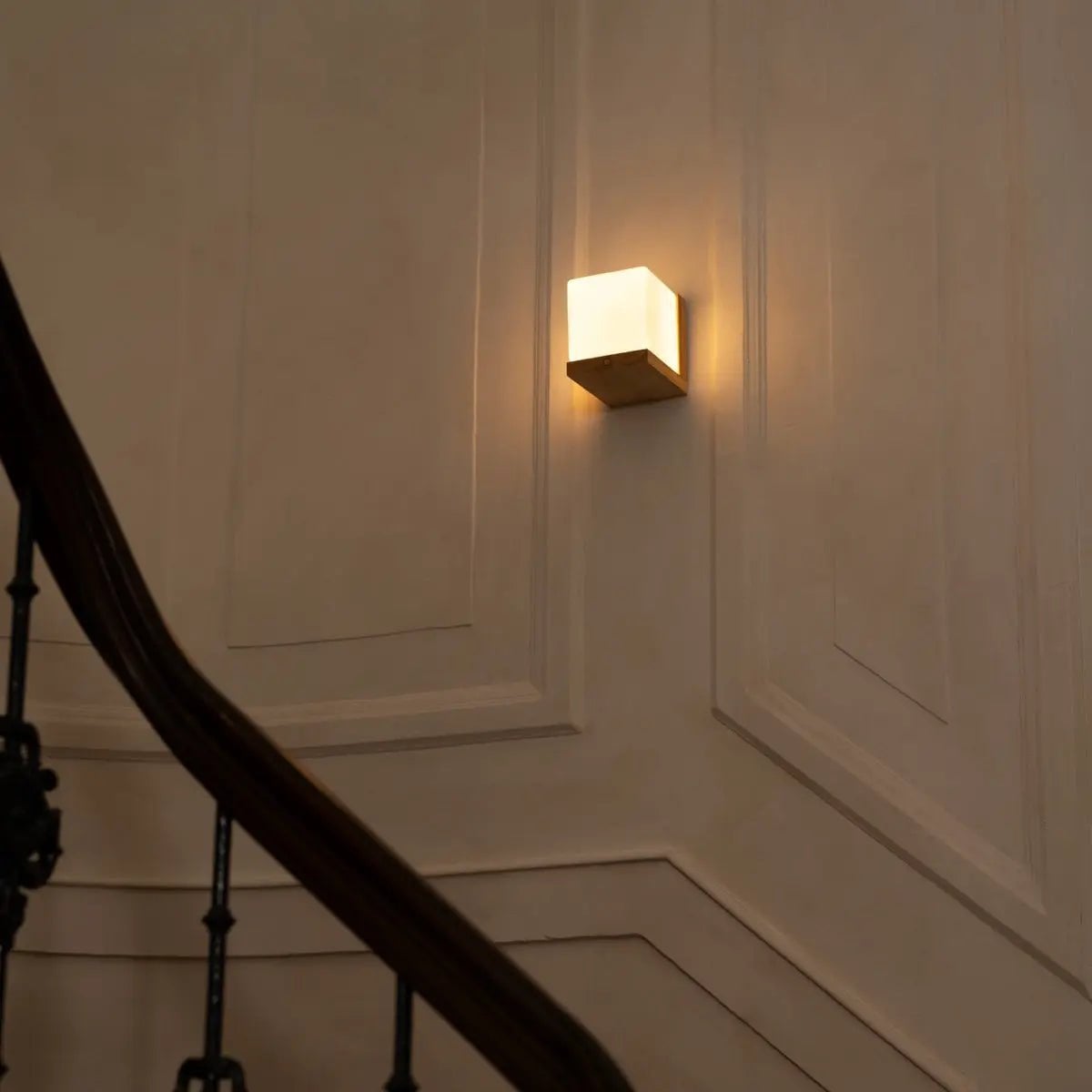 Lizzy Lichtbruine Oplaadbare Houten Wandlamp | Snoerloze, dimbare en stijlvolle verlichting