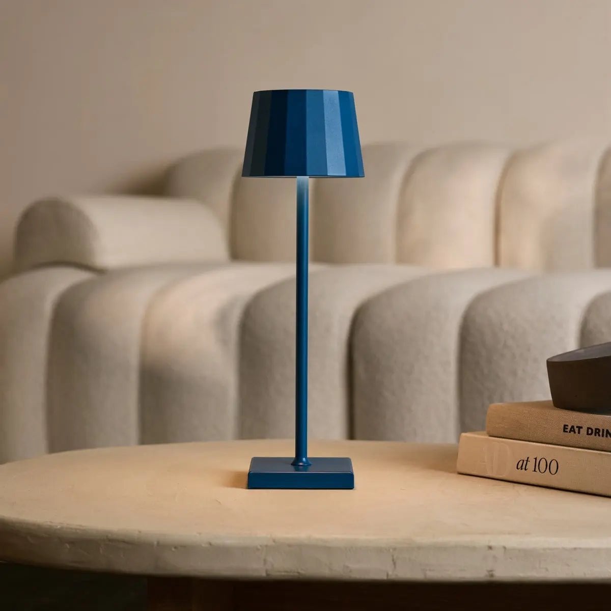 Combiset Professioneel | 8 x Wouter Delfts Blauw Oplaadbare Tafellampen & 1 x Centraal Station Oplaadstation