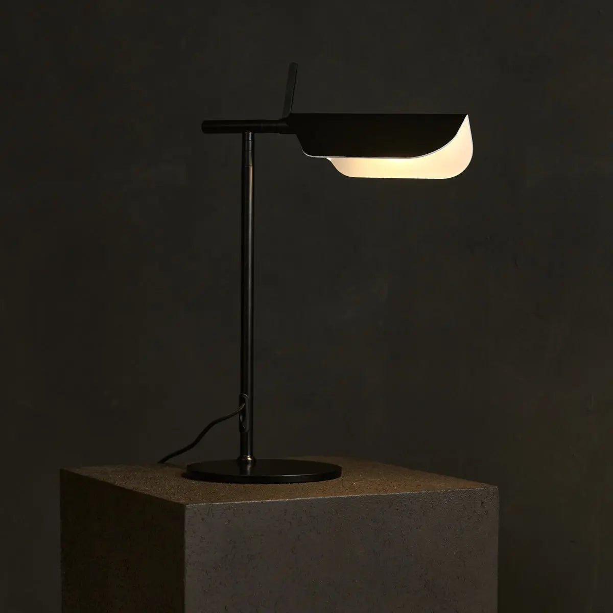 Marcello Zwart metalen dressoirlamp | Modern en Scandinavisch design