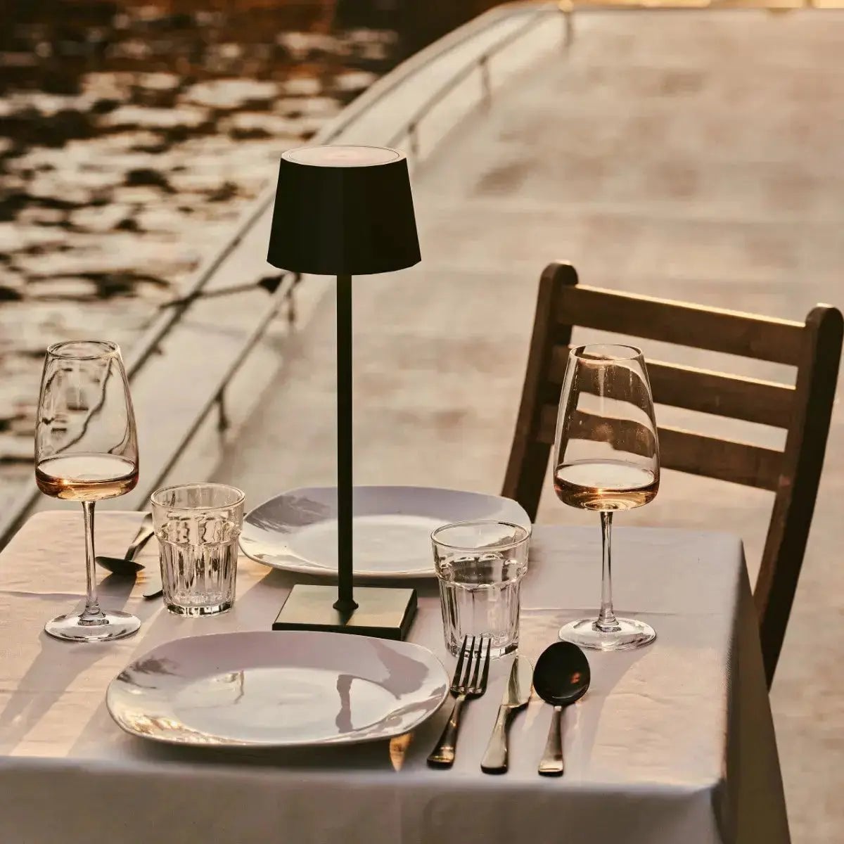 Wouter Delfts Blauw Oplaadbare Tafellamp | Draadloos opladen en batterijduur van 120 uur