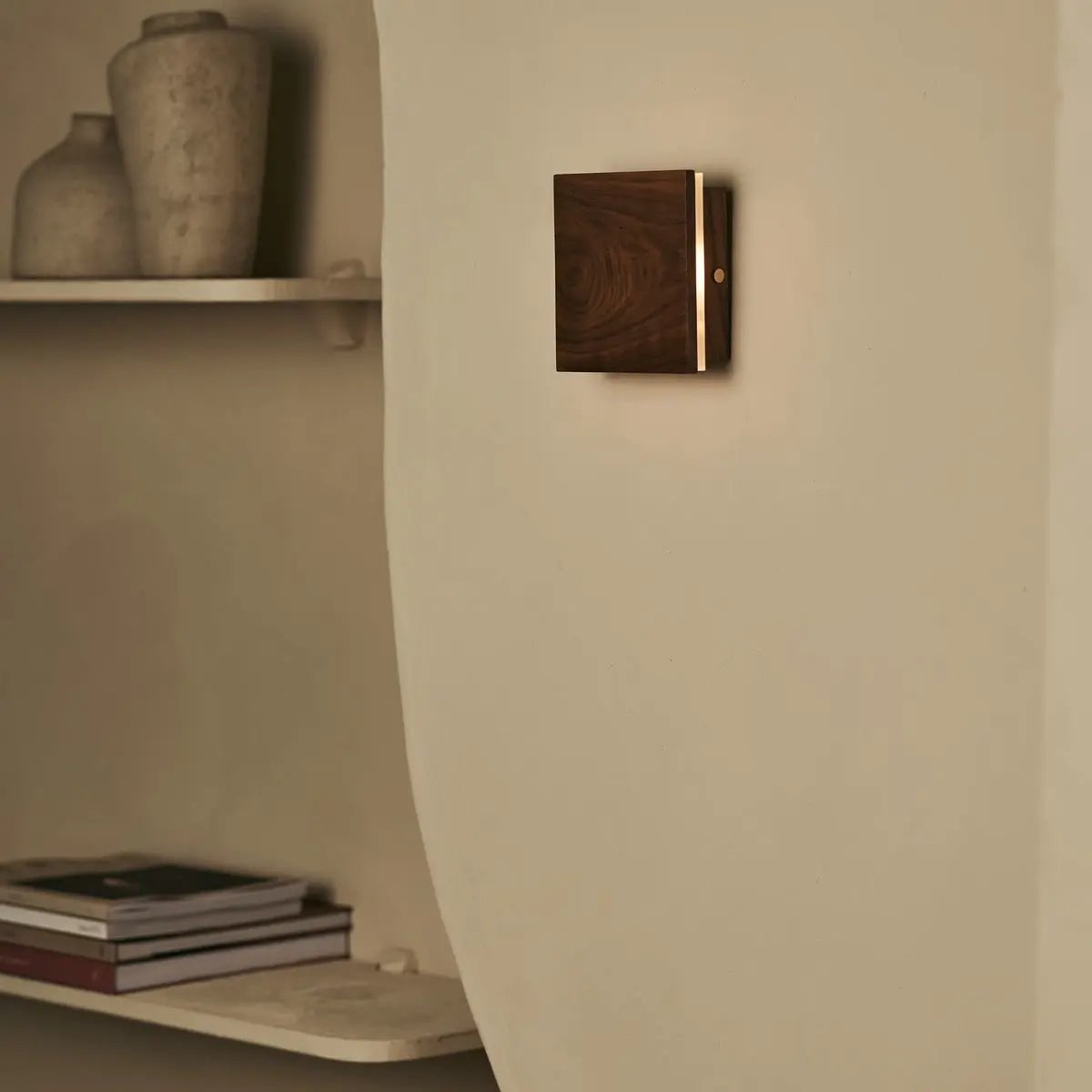 Lane Walnoot Snoerloze Wandlamp | Oplaadbaar en dimbaar ontwerp