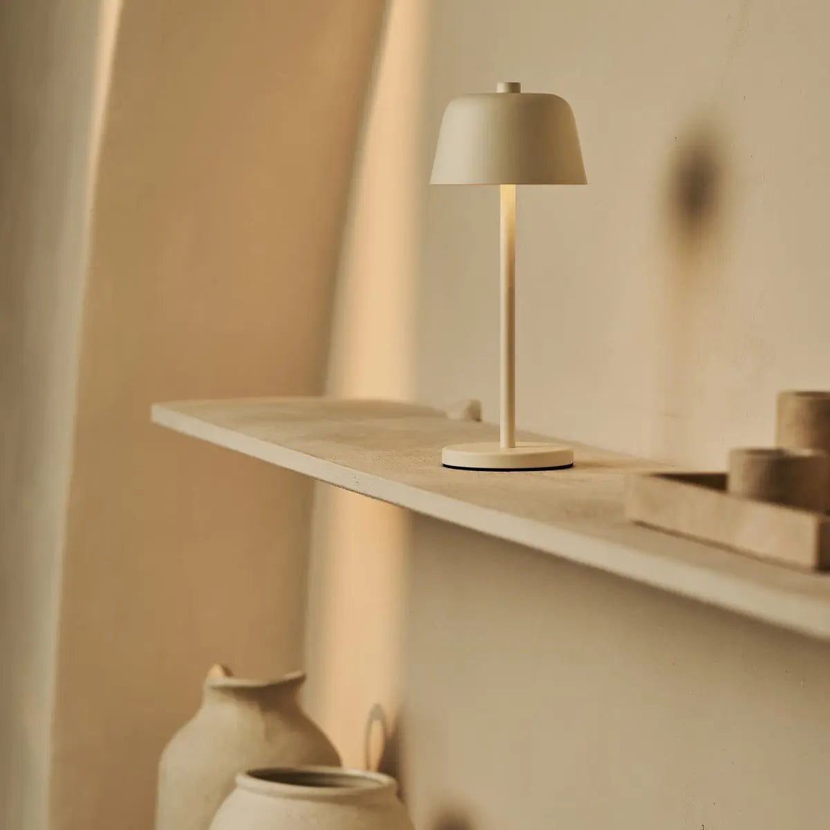 Anton vanille oplaadbare tafellamp | Stijlvolle en draadloze verlichting