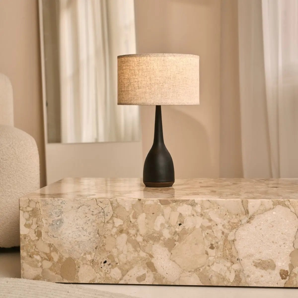 Jacob Zwarte Lamp | Beige Linnenmix Schaduw & Elegante Verlichting