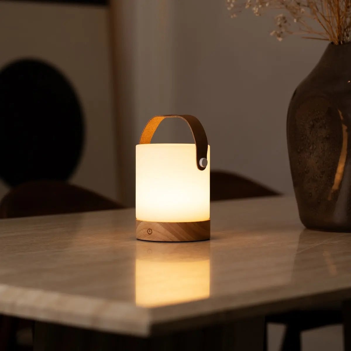 Avery Lichtbruine Oplaadbare Houten Tafellamp | Leren band, draadloos en dimbaar