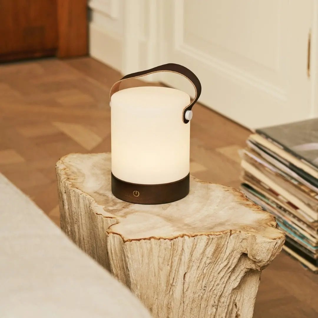 Avery Donkerbruine Oplaadbare Houten Tafellamp | Leren band, draadloos en dimbaar