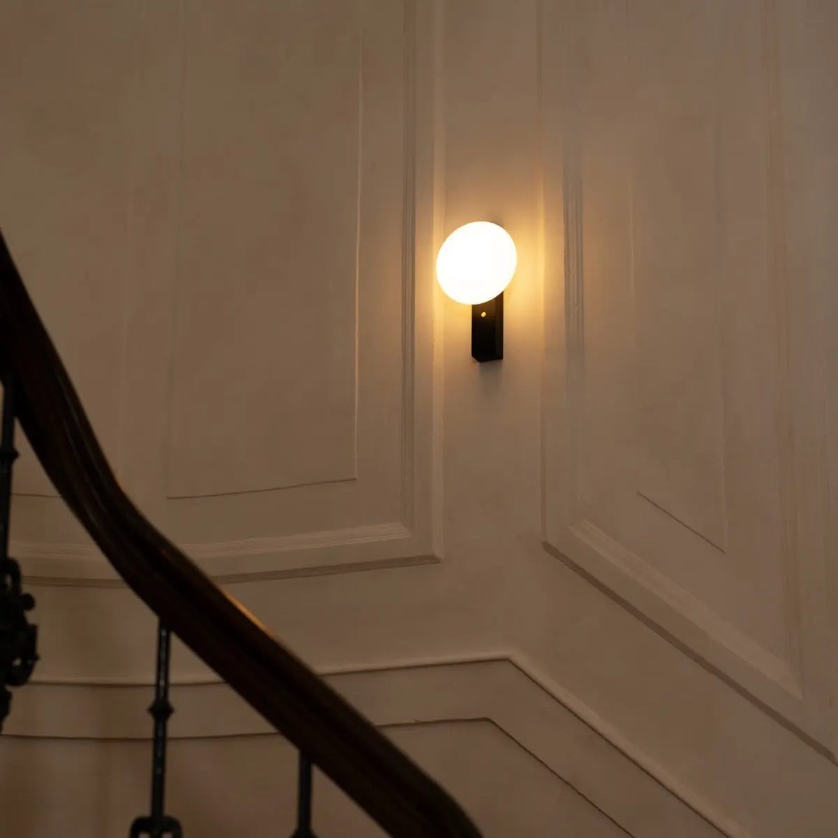 Matthew Black draadloze houten wandlamp – Oplaadbaar en dimbaar