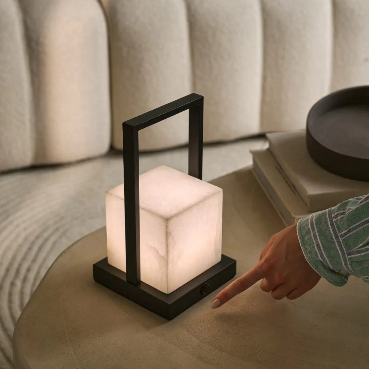 Nola oplaadbare tafellamp gemaakt van albast. Drie lichtmodi en oplaadbaar