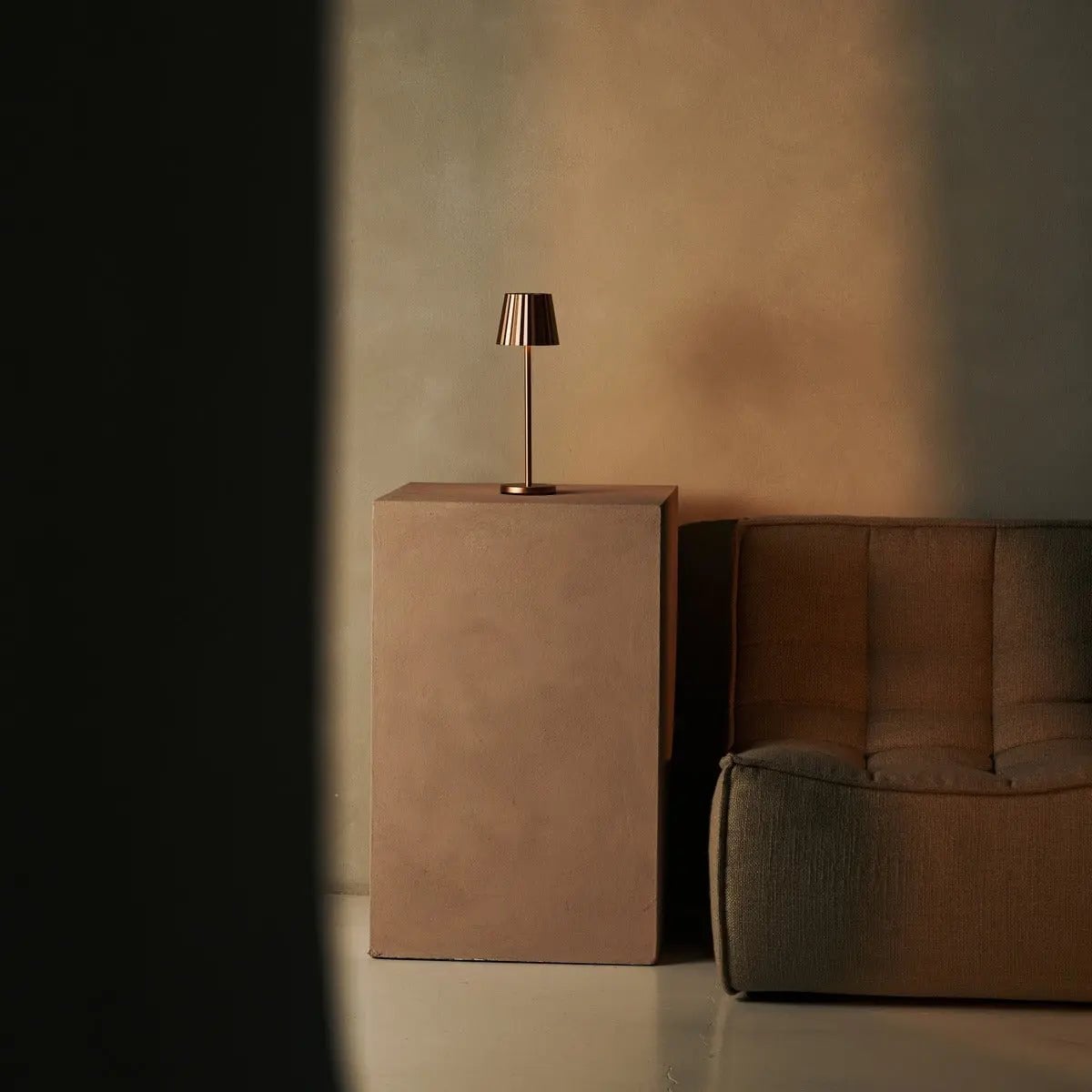 Combiset Professioneel | 8 x Maya koperen oplaadbare tafellampen en 1 x laadstation voor het Central Station